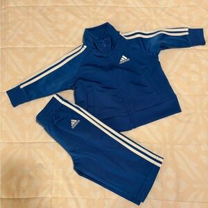 Adidas Infant jacket and pants set in Blue and White